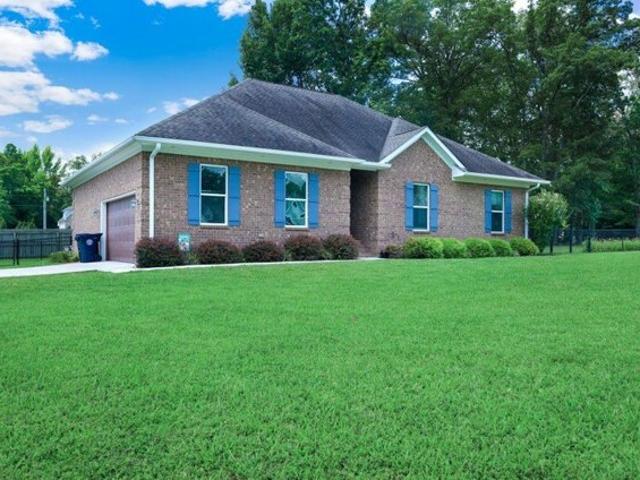 House for sale in Smithville