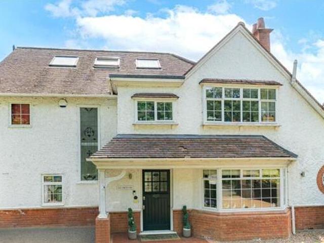 House for sale in Surbiton