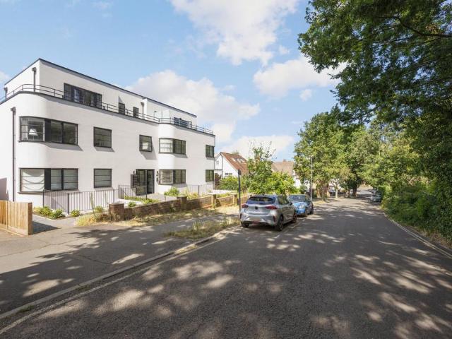 Apartment for rent in Surbiton, Greater London