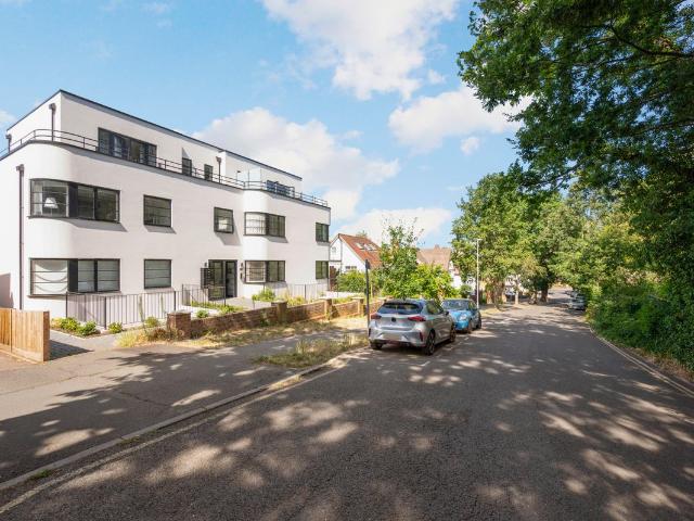 Apartment for rent in Surbiton, Greater London