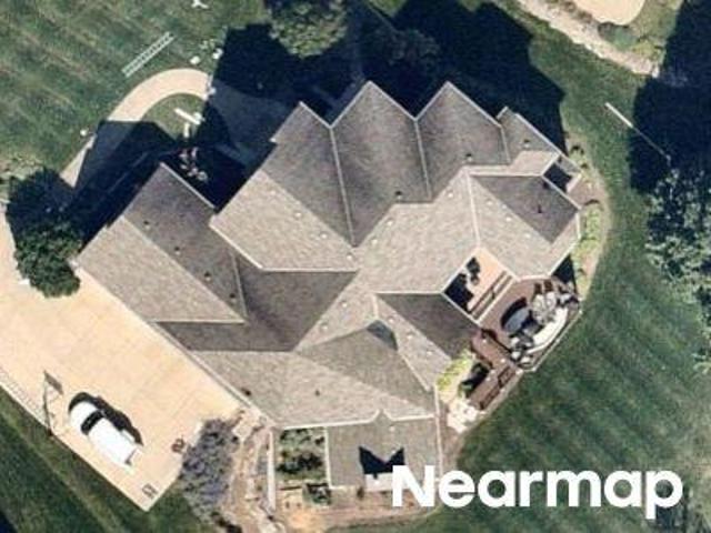 House for sale in Pewaukee, Wisconsin