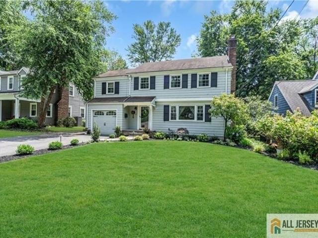 House for sale in Edison
