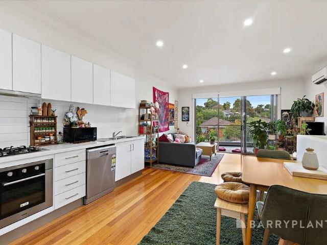 Room for rent in Oak Park, Melbourne