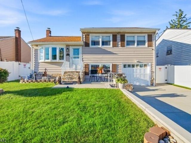 House for sale in Carteret, New Jersey