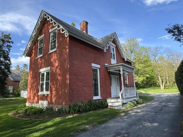 House for sale in Champlain