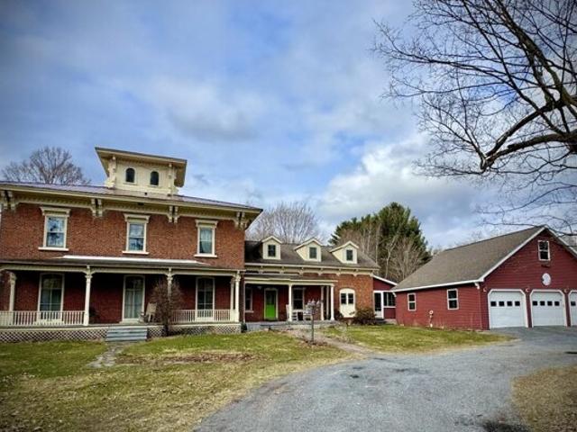 House for sale in Champlain