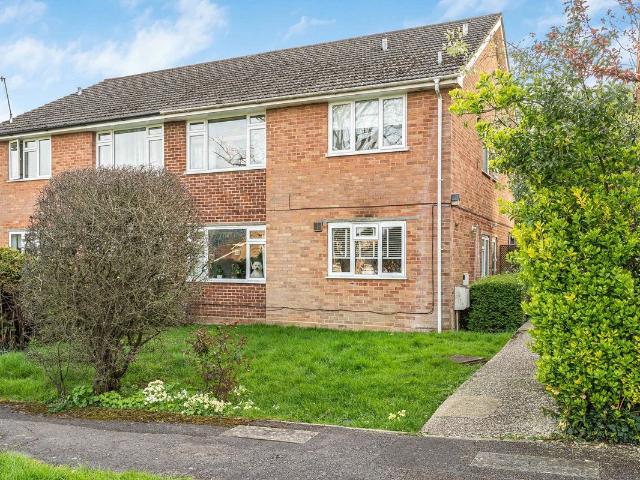 Apartment for rent in Fole, Surrey