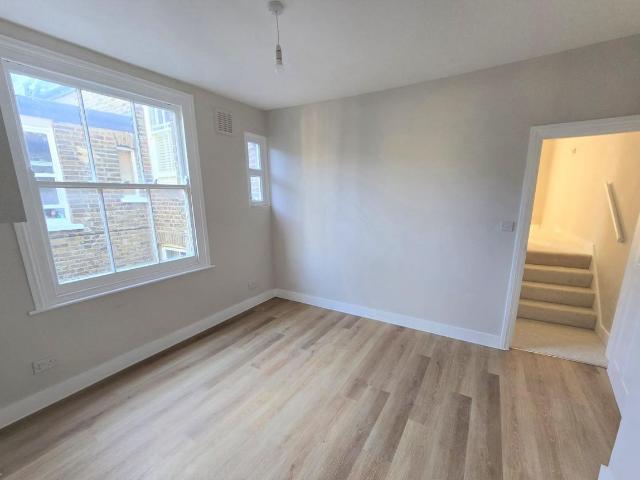 Apartment for rent in Herne Hill, Greater London