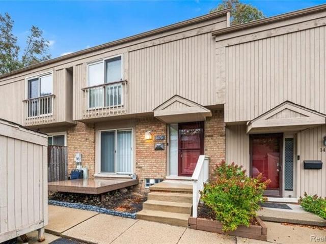 Condo for sale in Rochester Hills, Michigan
