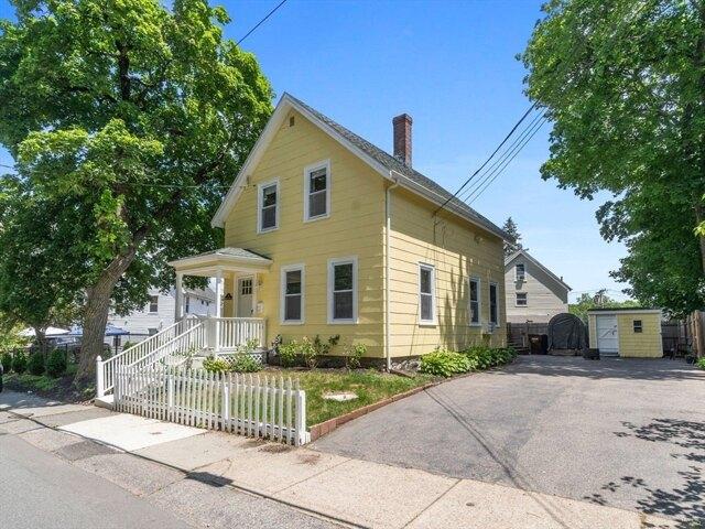 House for sale in Dedham