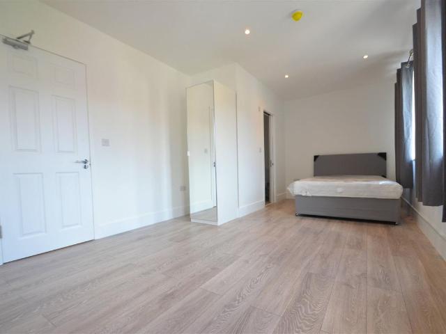 Studio for rent in Northwood, Greater London