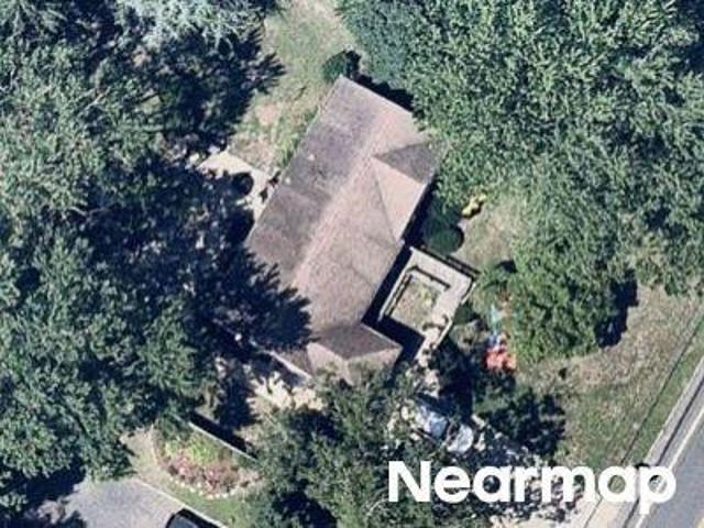 House for sale in Bohemia, Town of Islip
