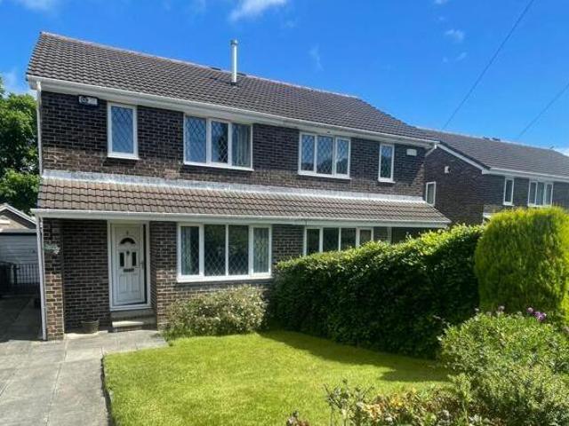 House for sale in Huddersfield, West Yorkshire