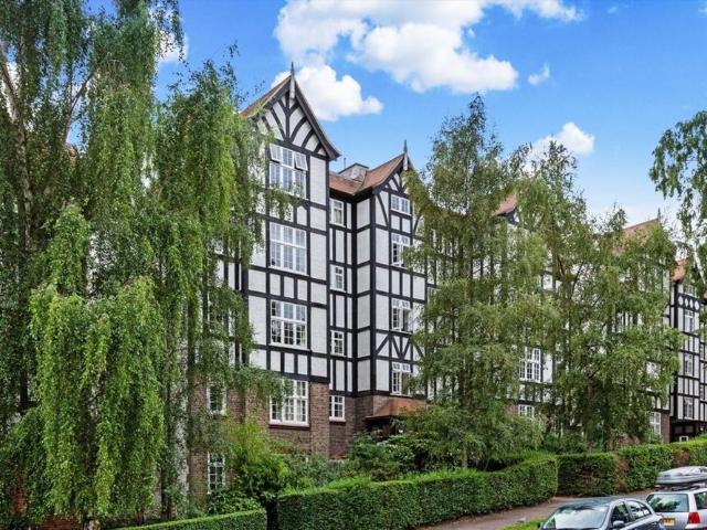Apartment for rent in Holly Lodge Estate, Greater London