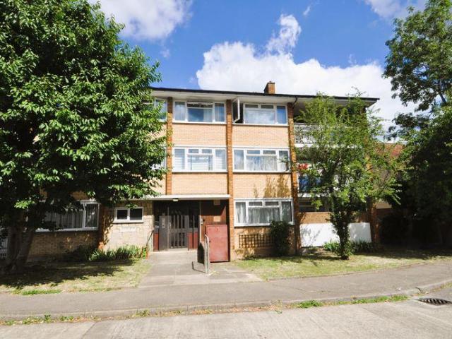 House for rent in Motspur Park, Greater London