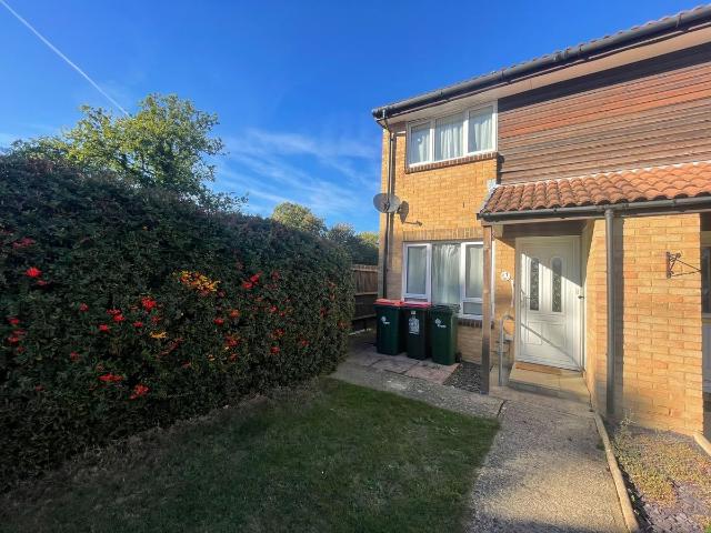 House for rent in Pound Hill, Crawley