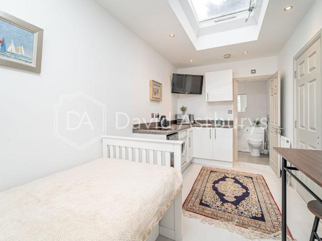 Studio for rent in West Finchley, Greater London