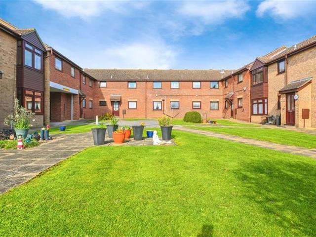 Apartment for rent in Upper Dovercourt, Dale Hill
