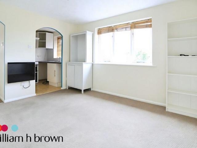 Studio for rent in Purfleet, Essex