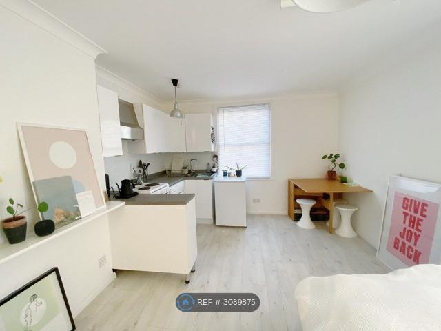 Studio for rent in London Borough of Southwark, Greater London