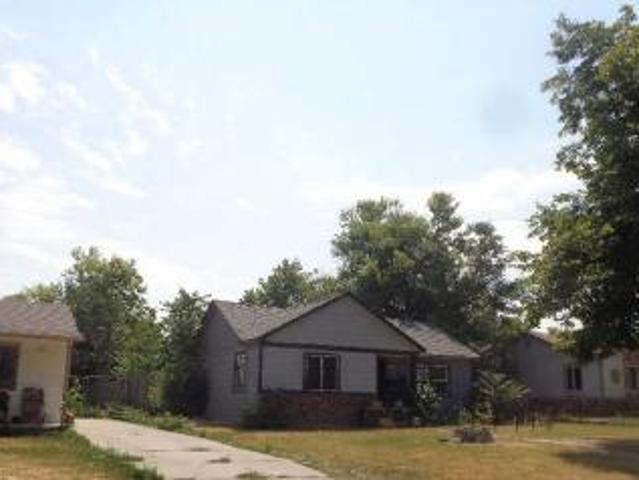 House for sale in Aurora