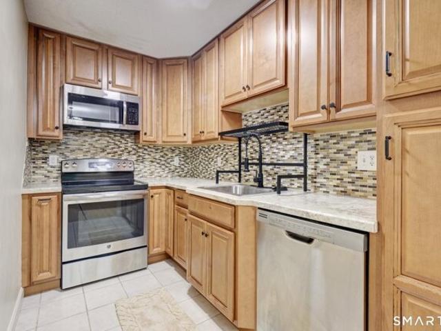 Condo for sale in Oakland, Manchester