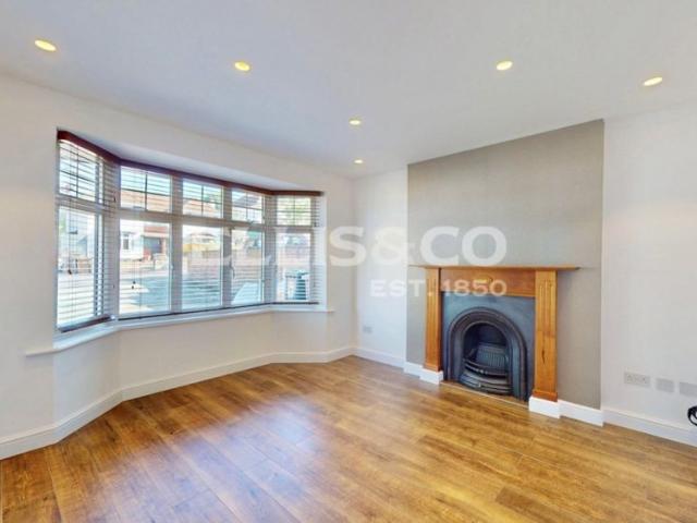 House for rent in Carpenders Park, Three Rivers