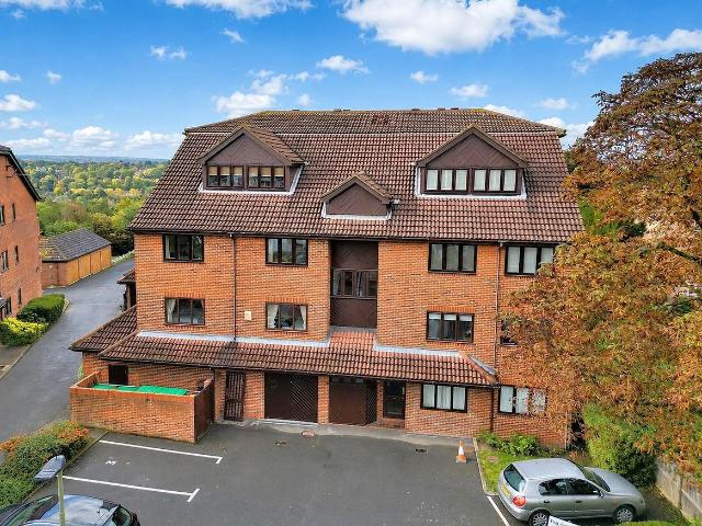 Apartment for rent in Shortlands, Greater London
