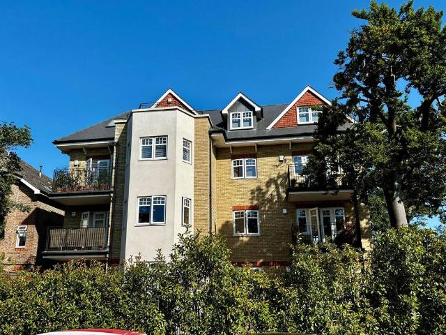 Apartment for rent in Shortlands, Greater London