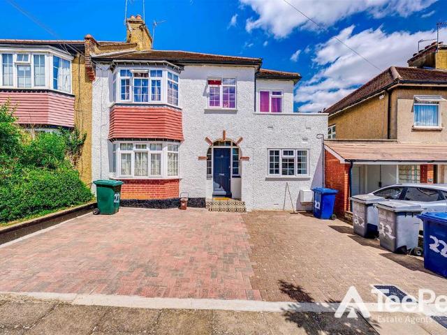 Apartment for rent in Brunswick Park, Greater London