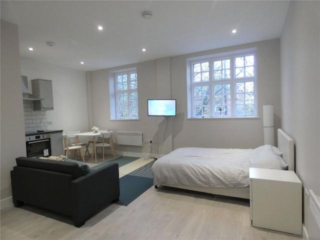 Studio for rent in Whetstone, Oakleigh Park