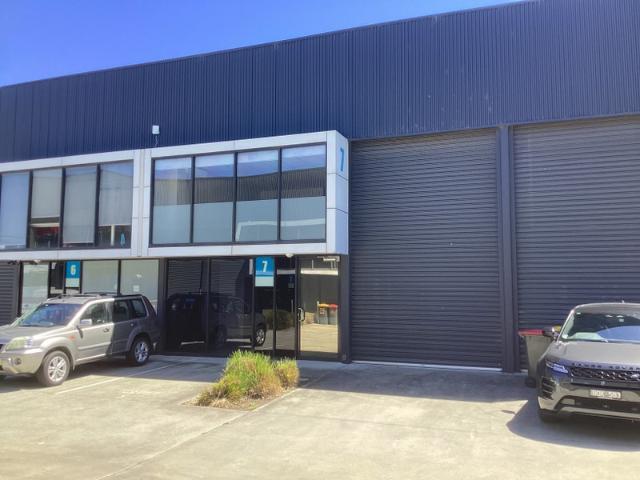 Warehouse for rent in Oakleigh, Melbourne