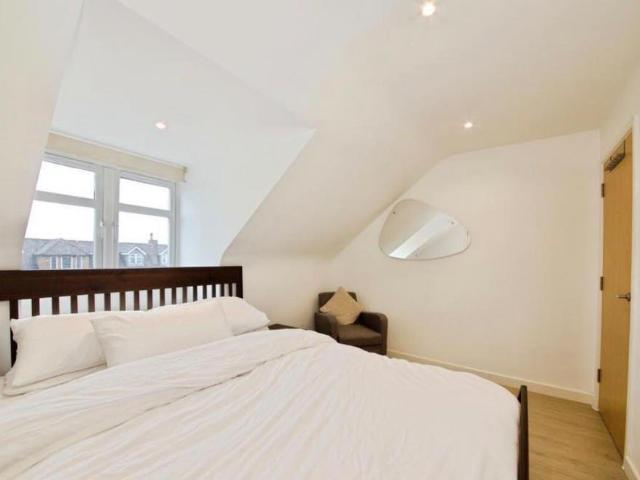 Apartment for rent in Brunswick Park, Greater London