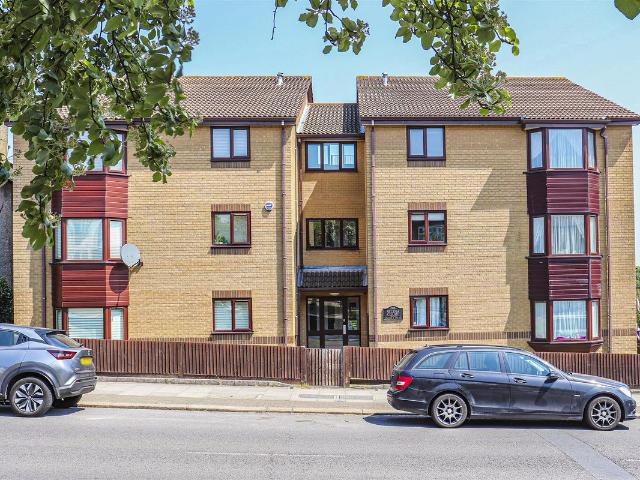 Apartment for rent in Brunswick Park, Greater London