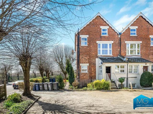 Apartment for rent in Brunswick Park, Greater London