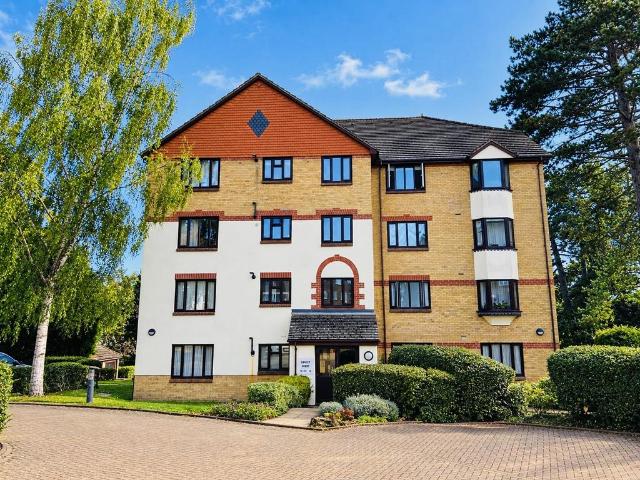 Apartment for rent in Redhill, Reigate and Banstead