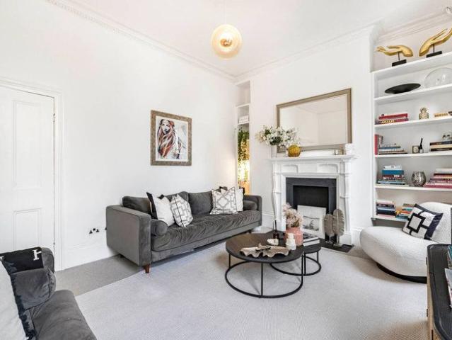 Townhouse for rent in Chelsea, Greater London