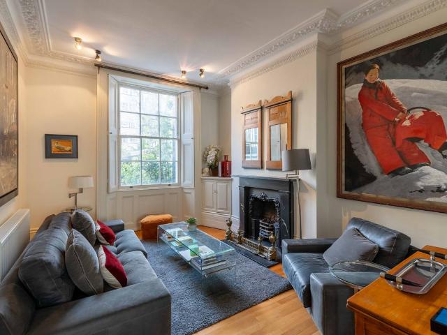 House for rent in Chelsea, Cat Hill