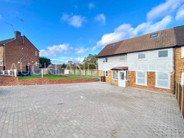 Studio for rent in Oakmere, Potters Bar