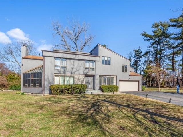 House for sale in Albertson