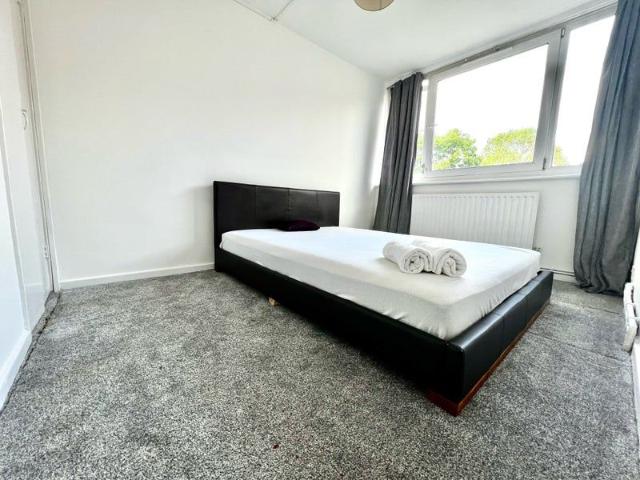 House for rent in Newbury Park, Greater London