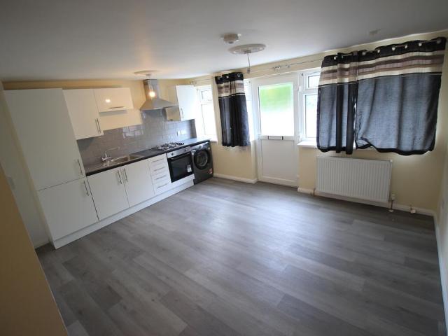 Apartment for rent in Lower Halliford, Surrey