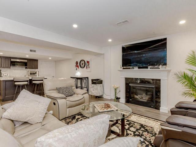 Room for rent in Oakville, Ontario