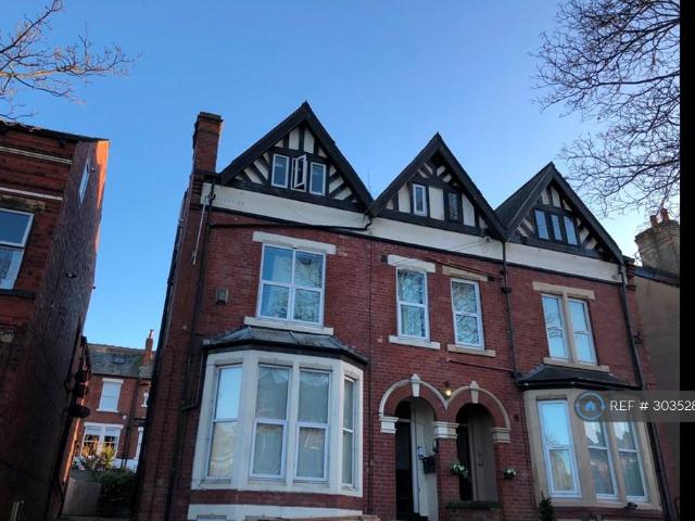 Apartment for rent in Oakwood, West Yorkshire