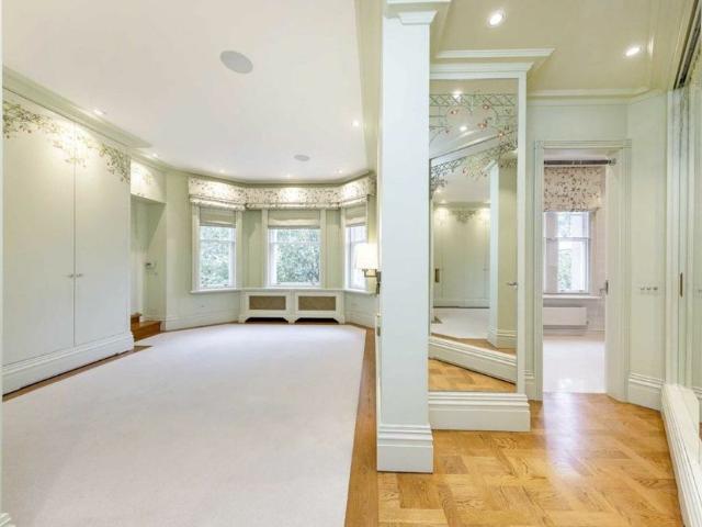 Apartment for rent in Kensington, Cat Hill