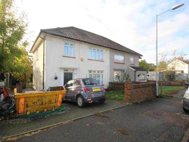House for rent in Oakwood Hill Industrial Estate, Epping Forest