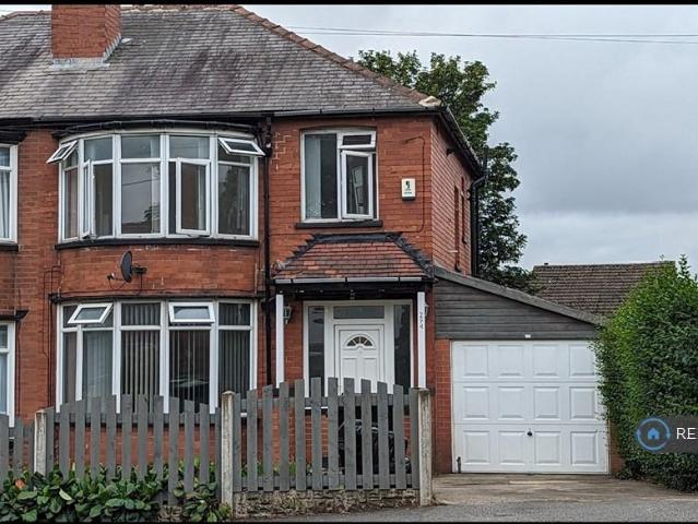 House for rent in Hollin Park, West Yorkshire