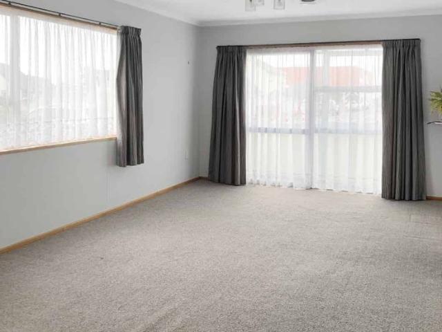 Townhouse for rent in Otakou