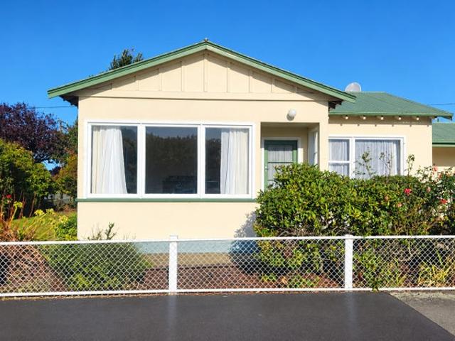 House for rent in Otakou