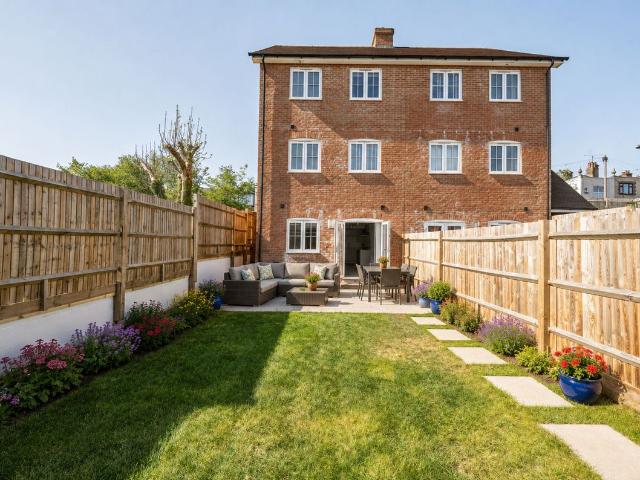 House for rent in Romford, Sandown Park